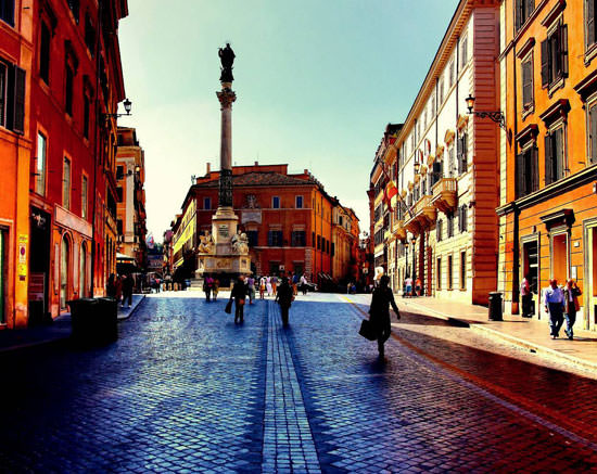 Tahtın ve tacın pırıltısı altında alışveriş