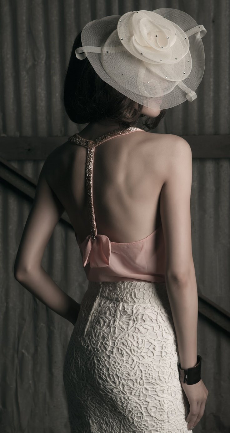 Sırt dekoltenizi konuşturun!