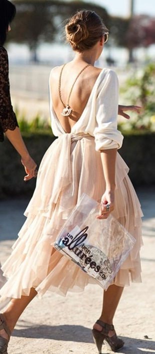 Sırt dekoltenizi konuşturun!