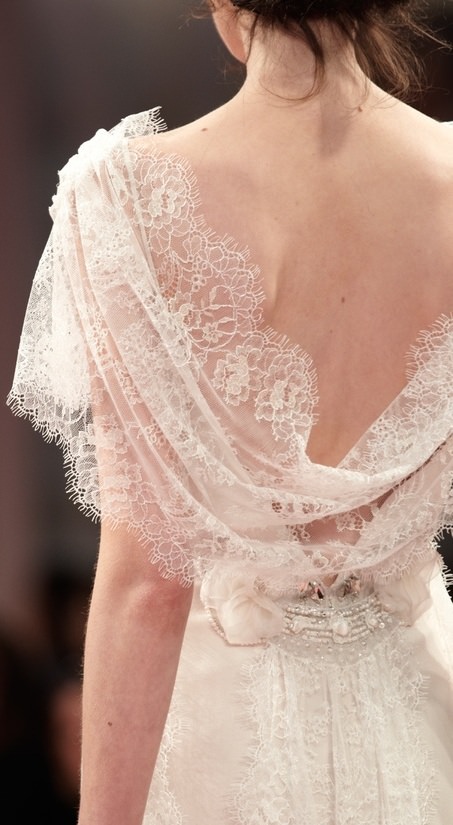 Sırt dekoltenizi konuşturun!