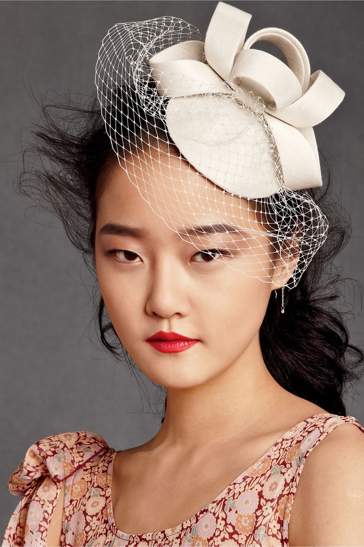 Düğünlerde duvak yerine şapka