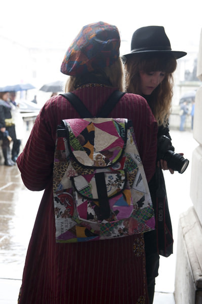 Milano sokaklarında ilginç aksesuarlar