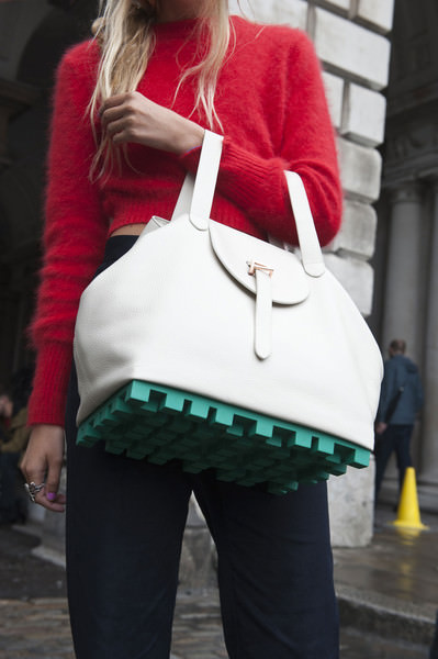 Milano sokaklarında ilginç aksesuarlar