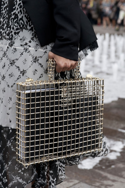 Milano sokaklarında ilginç aksesuarlar