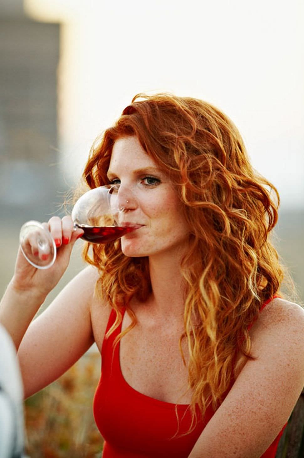 Eski sevgilinizle aynı ortamdayken yapmanız gerekenler