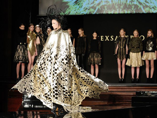 Paris Moda Haftası'nda sonbahar / kış 2014