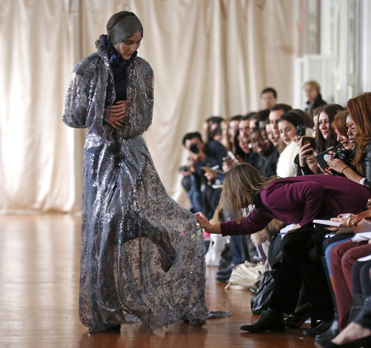 Paris Moda Haftası'nda sonbahar / kış 2014