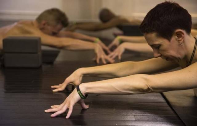 Dünyada çıplak yoga modası