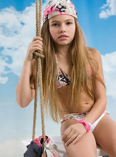 12 yaşındaki model Thylane Blondeau, yine tartışma konusu