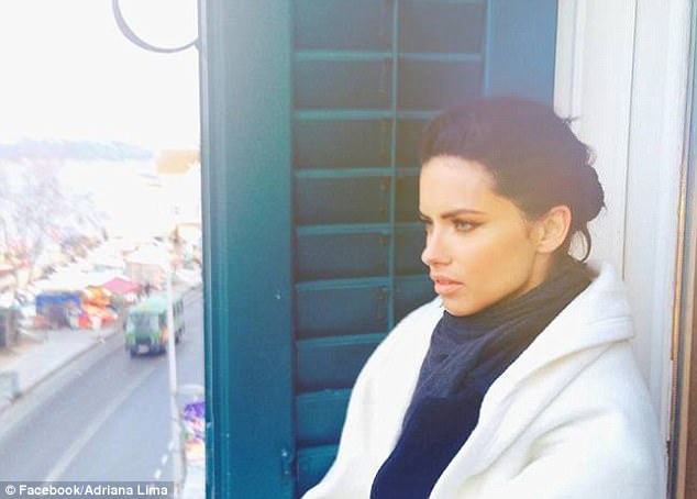 Adriana Lima, Veet partisi için Türkiye'deydi