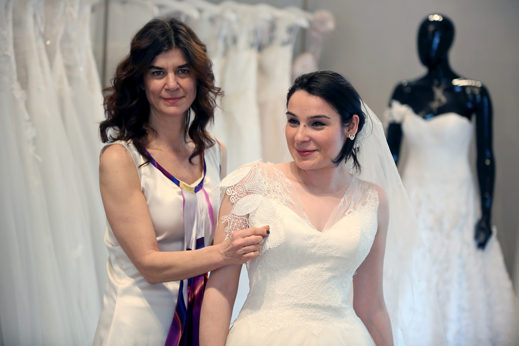 Modacı Zeynep Tuslu, tasarımlarıyla Akay Gelinlik'te