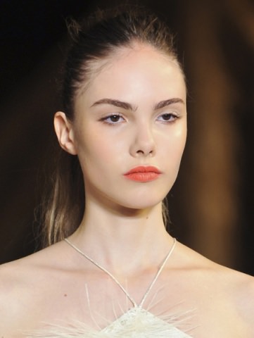 Dudaklarda turuncu etkisi