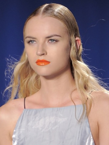 Dudaklarda turuncu etkisi