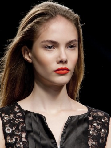 Dudaklarda turuncu etkisi