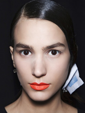 Dudaklarda turuncu etkisi