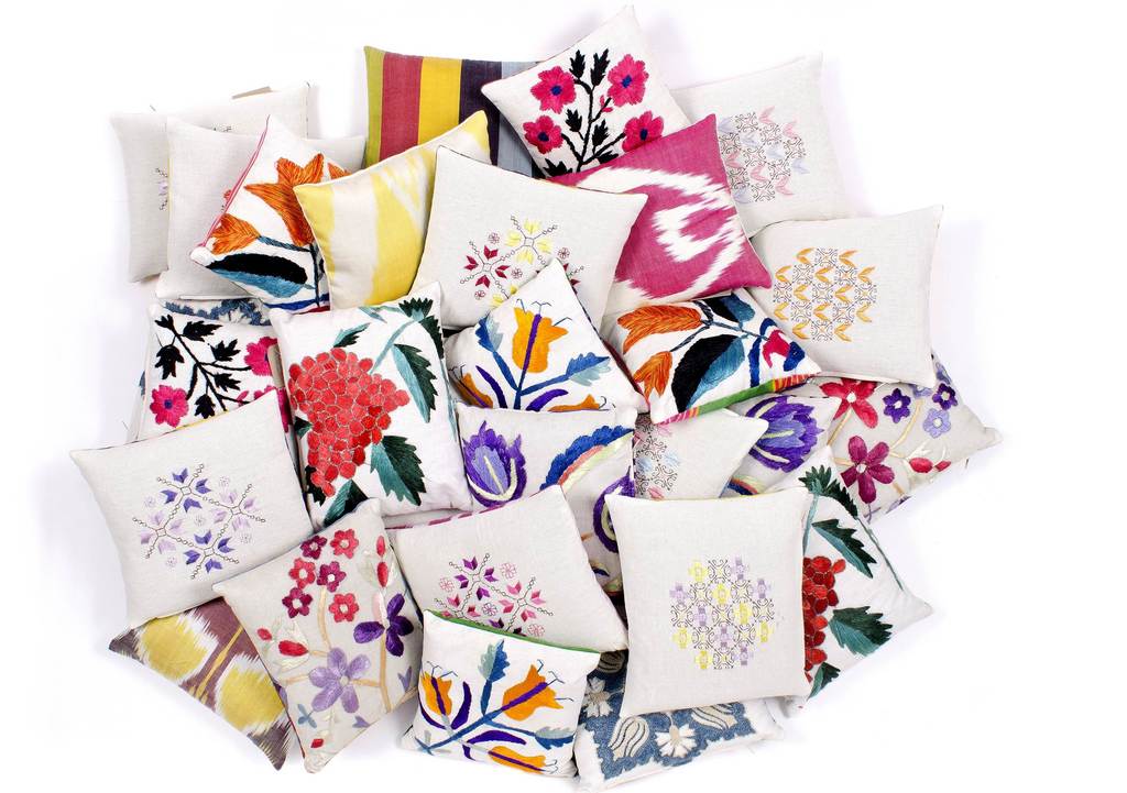 Annelere en özel hediye Yastık By Rıfat Özbek’te