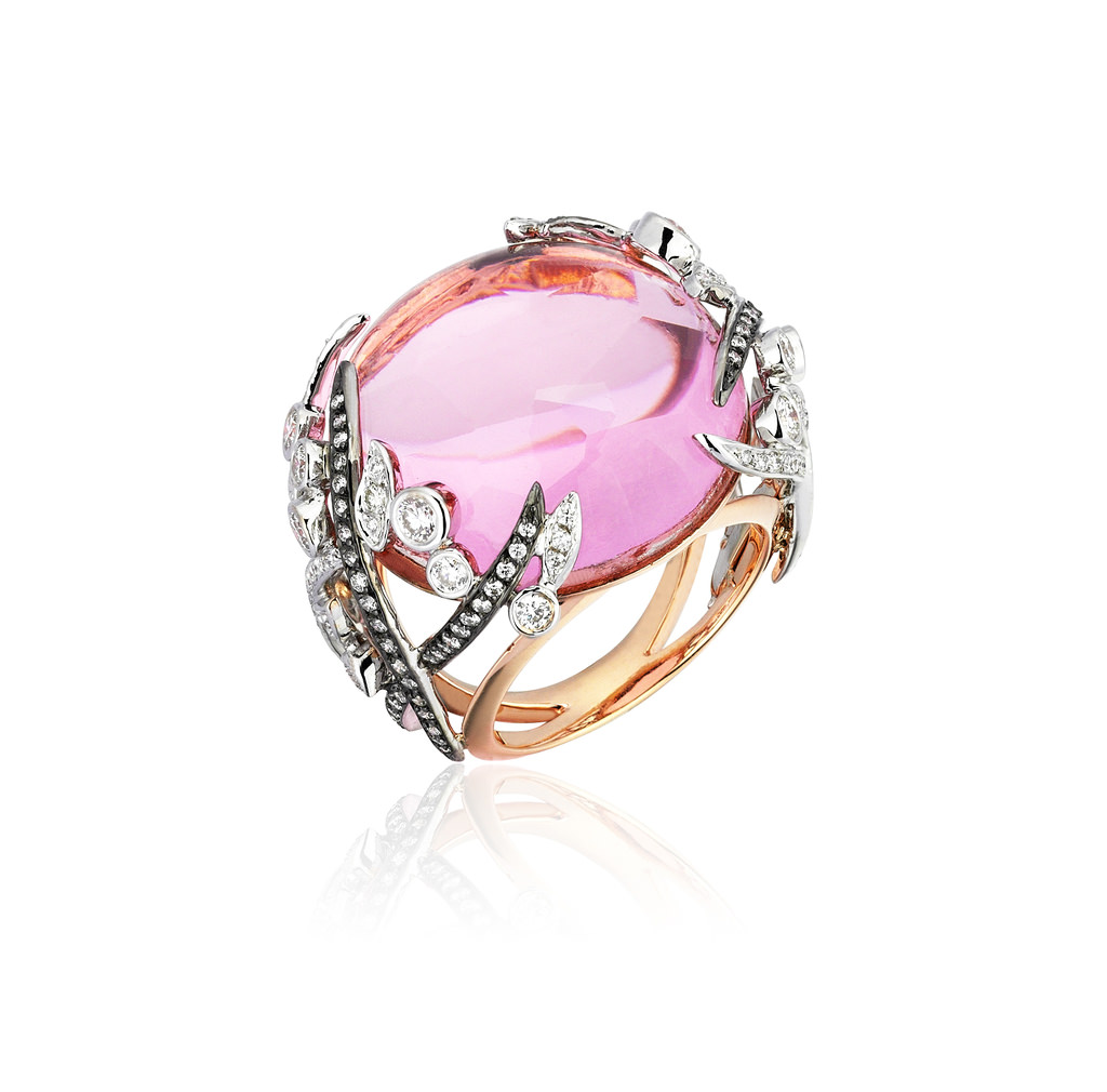 Lion Diamond, yazı renklerin ışıltısı ile karşılıyor