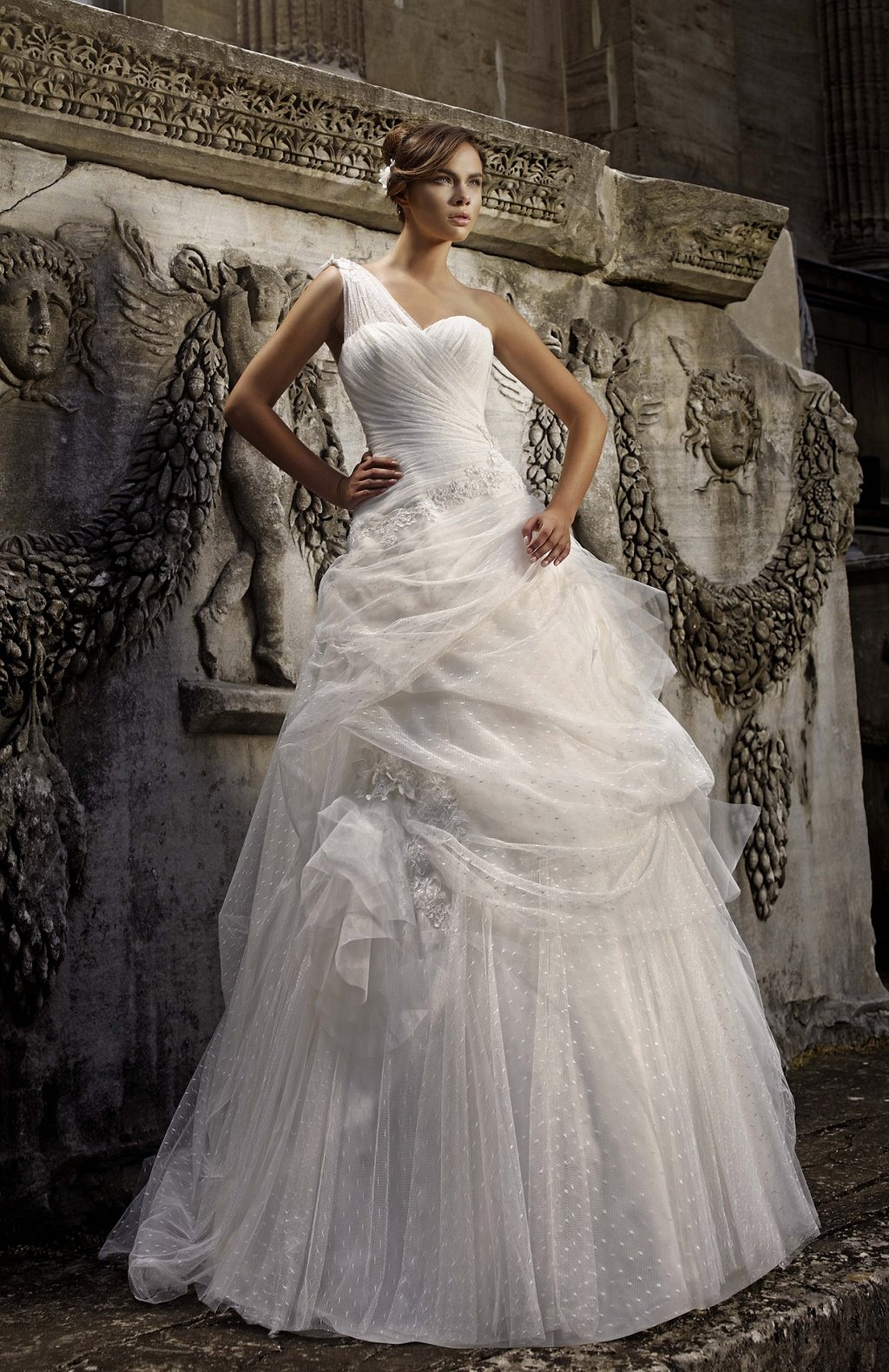 Akay Gelinlik'te yüzde 50'ye varan indirimler