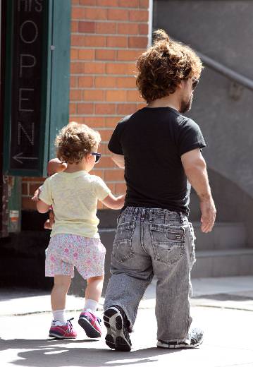 En karizmatik cüce baba: Peter Dinklage