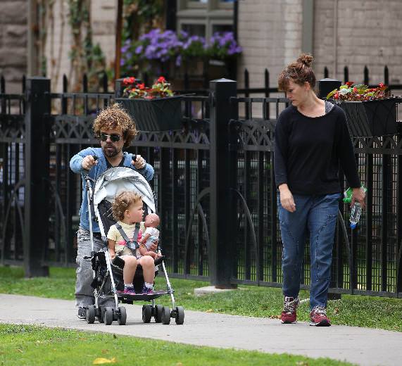 En karizmatik cüce baba: Peter Dinklage