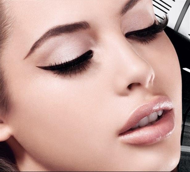 Kuyruklu eyeliner nasıl çekilir?