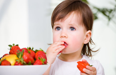 Yemeyen çocuğa yemek yedirme yolları