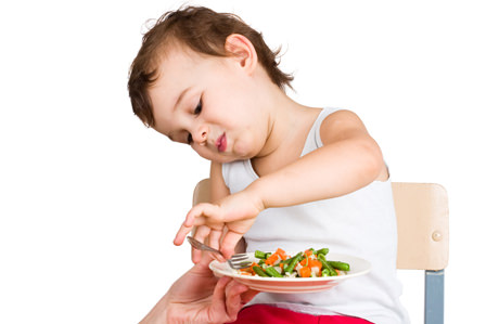 Yemeyen çocuğa yemek yedirme yolları