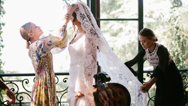 Mary Kate ve Ashley Olsen'dan ilk gelinlik!