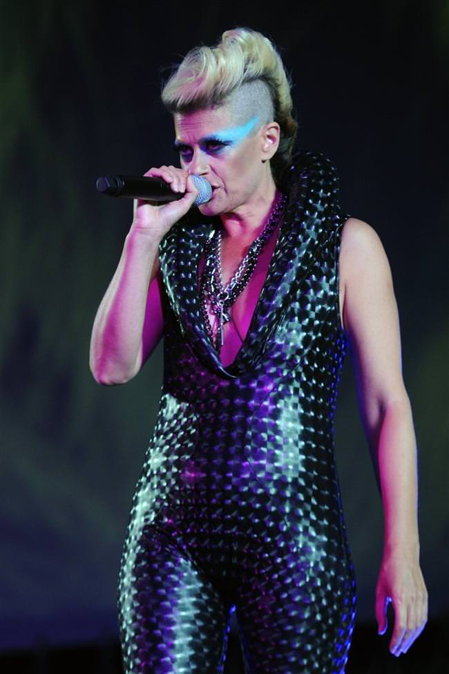 Ünlülerden 2014 kolye modası!