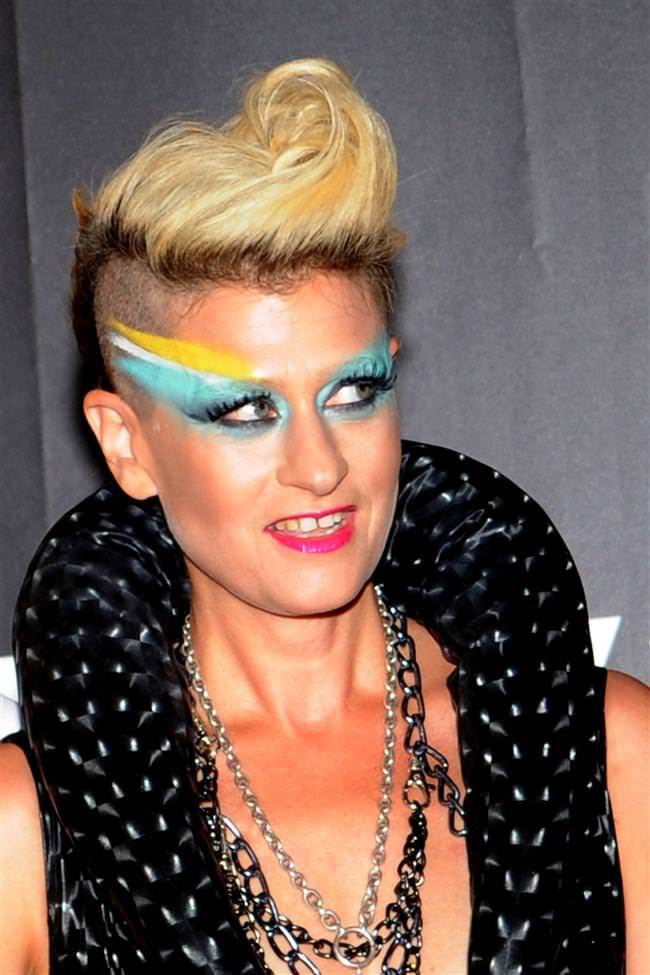 Ünlülerden 2014 kolye modası!