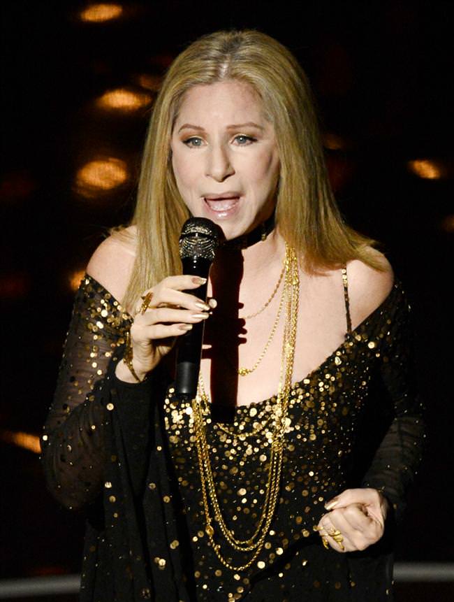 Ünlülerden 2014 kolye modası!