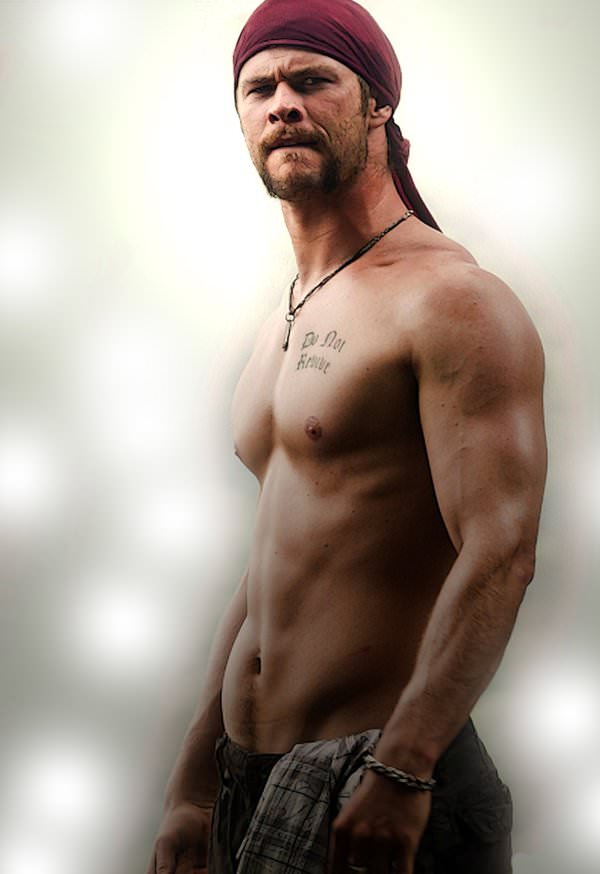 2014'ün en seksi erkeği Chris Hemsworth