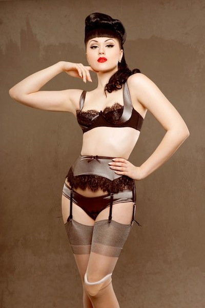 Biyonik şarkıcı Viktoria Modesta