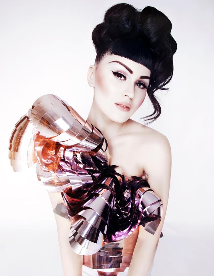 Biyonik şarkıcı Viktoria Modesta