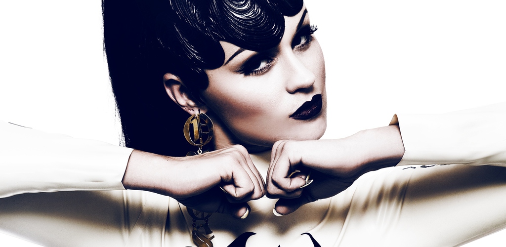 Biyonik şarkıcı Viktoria Modesta