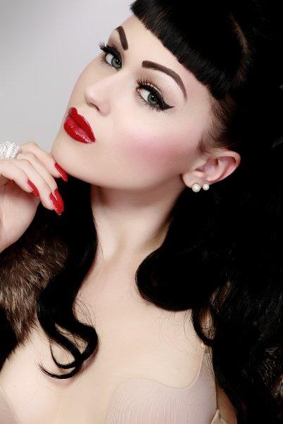 Biyonik şarkıcı Viktoria Modesta