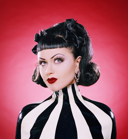 Biyonik şarkıcı Viktoria Modesta