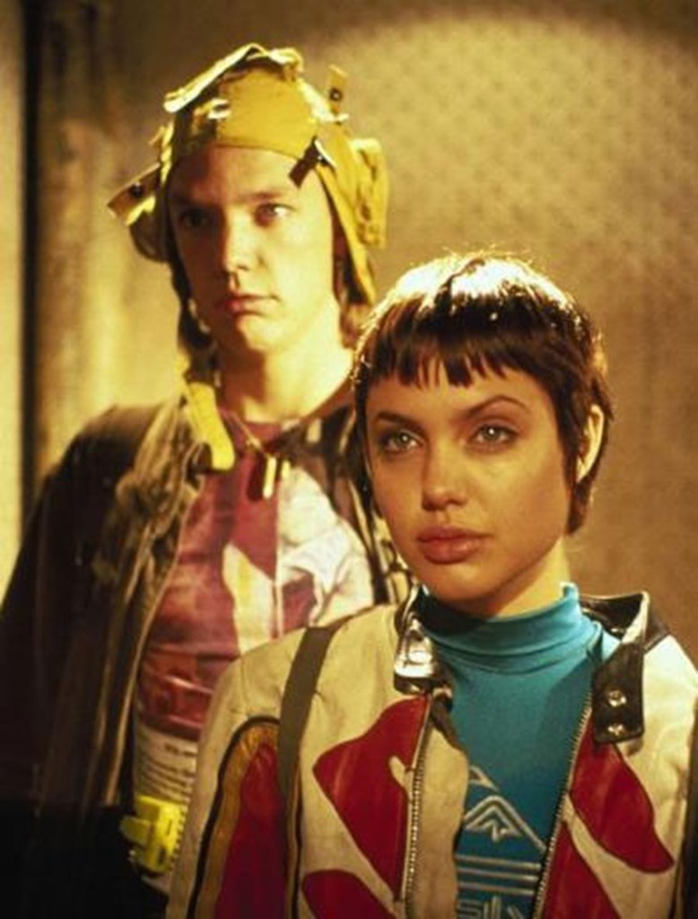 19 yaşında Angelina Jolie 