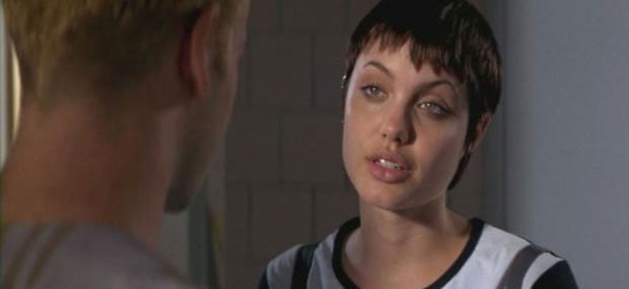 19 yaşında Angelina Jolie 