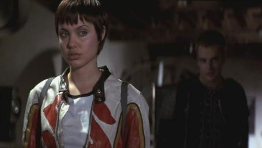 19 yaşında Angelina Jolie 