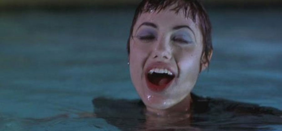 19 yaşında Angelina Jolie 