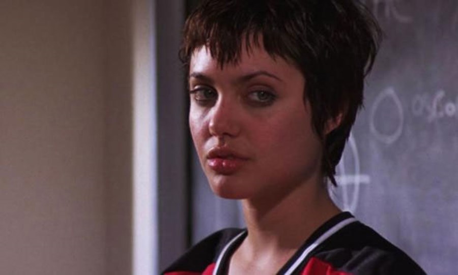 19 yaşında Angelina Jolie 