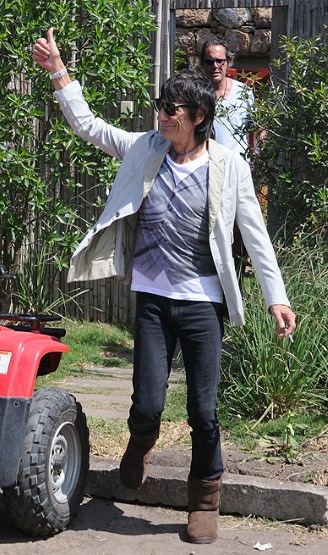 Kadın gardırobundan giyinen erkekler! 