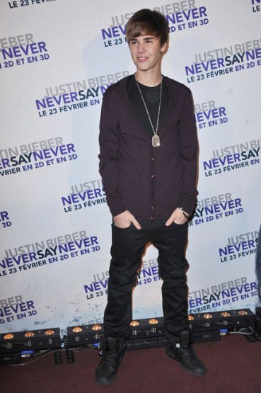 Kadın gardırobundan giyinen erkekler! 