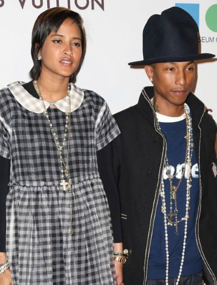 Kadın gardırobundan giyinen erkekler! 