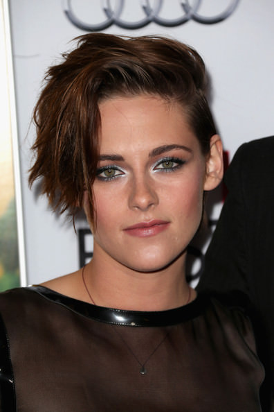 Metalik göz makyajı nasıl yapılır?