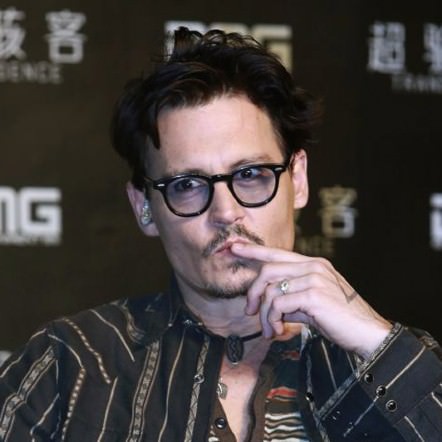 Kadın gardırobundan giyinen erkekler! 