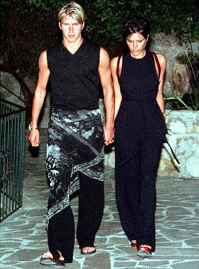 Kadın gardırobundan giyinen erkekler! 