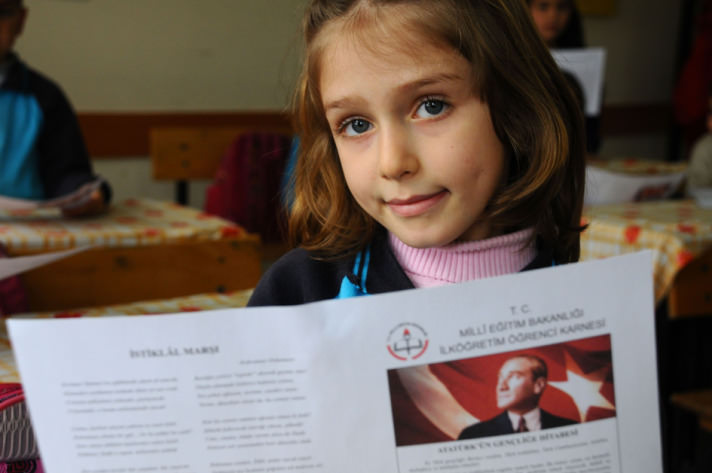 Çocuklarınızın karnelerini sosyal medyada paylaşmayın