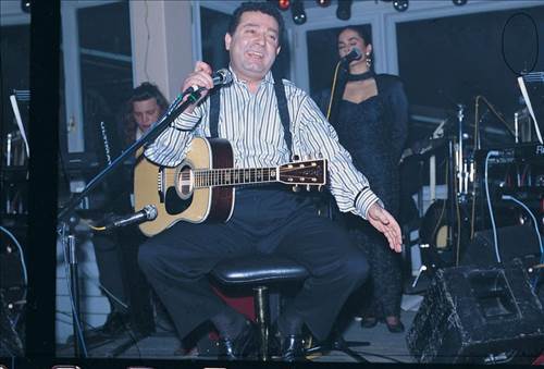 Kayahan'ın ölümü ünlüleri yasa boğdu